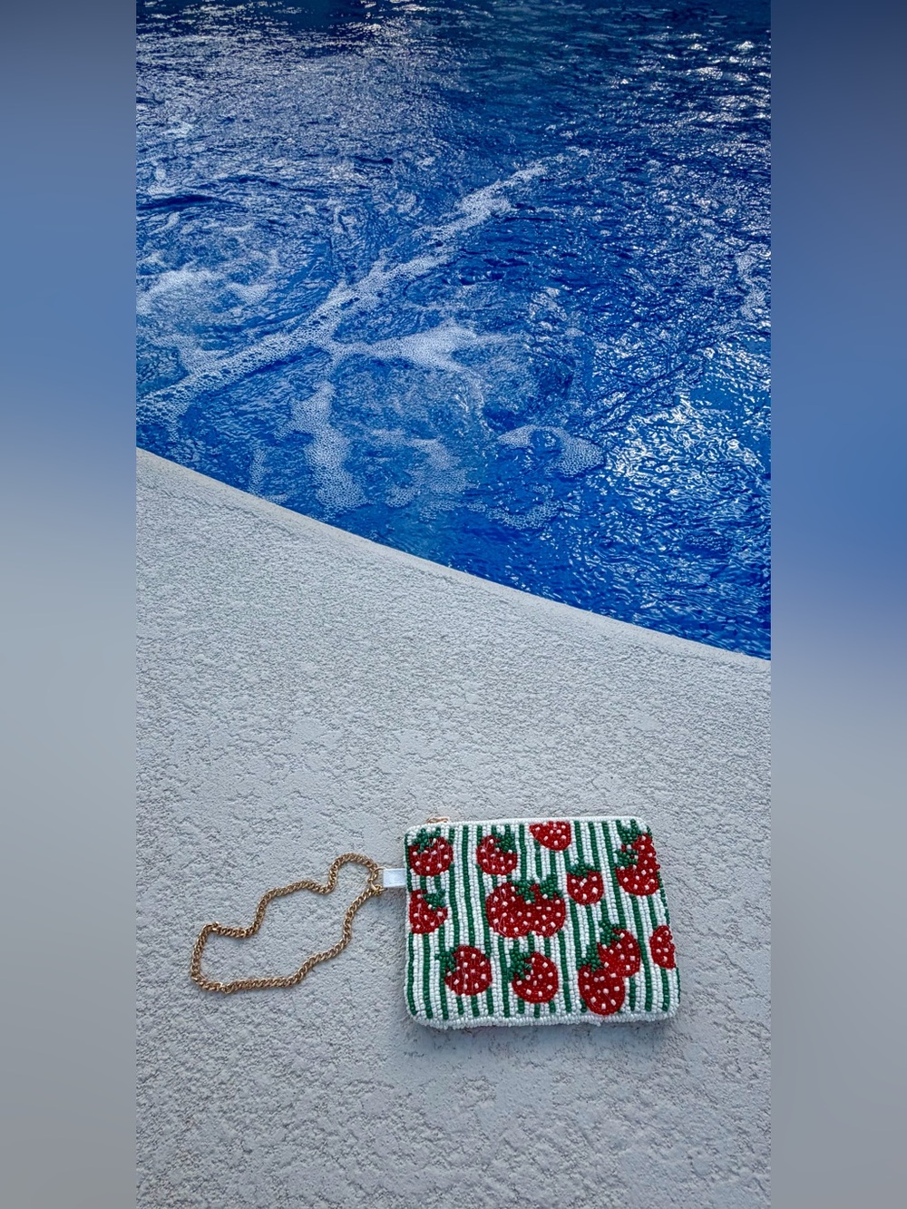 VIRAL BEADED BAGS - STRAWBERRY WALLET 2026 - Picture 3 of 8
